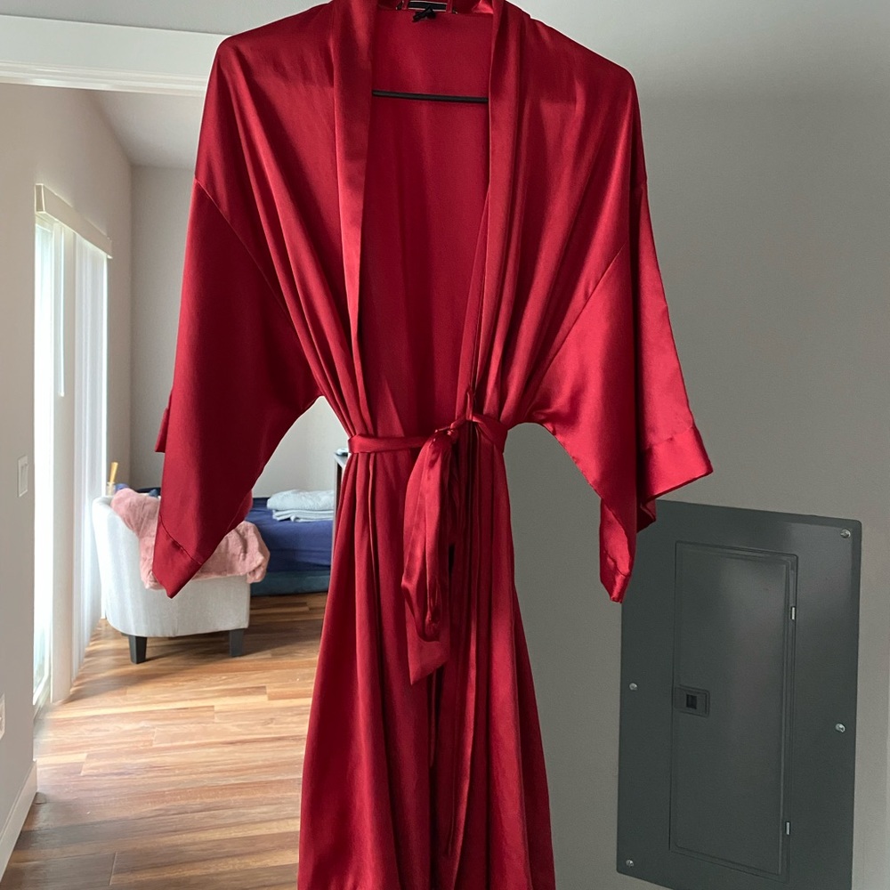 VS satin robe